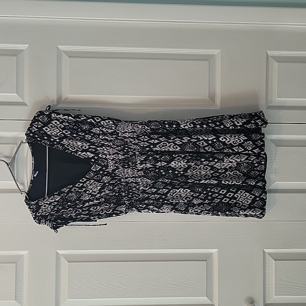 Elegant Red Mini Dress with Flattering Silhouette and Lace Detail